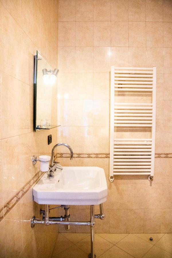 Blue Door Hostel Τίρανα Εξωτερικό φωτογραφία