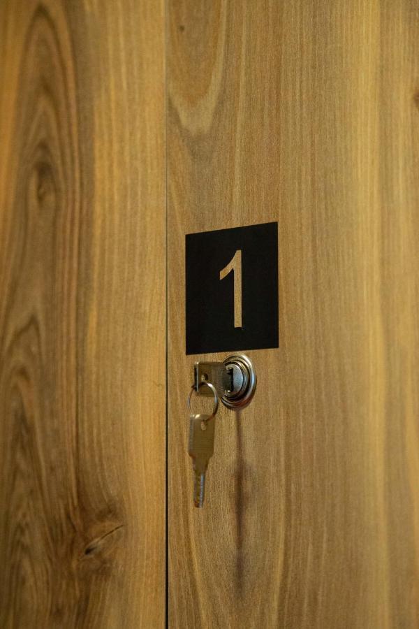 Blue Door Hostel Τίρανα Εξωτερικό φωτογραφία
