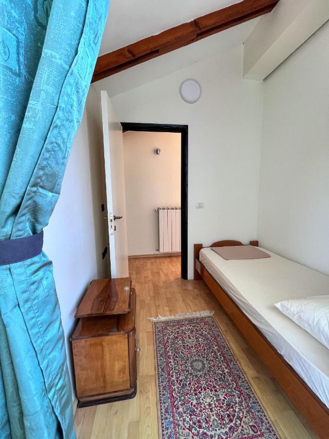 Blue Door Hostel Τίρανα Εξωτερικό φωτογραφία