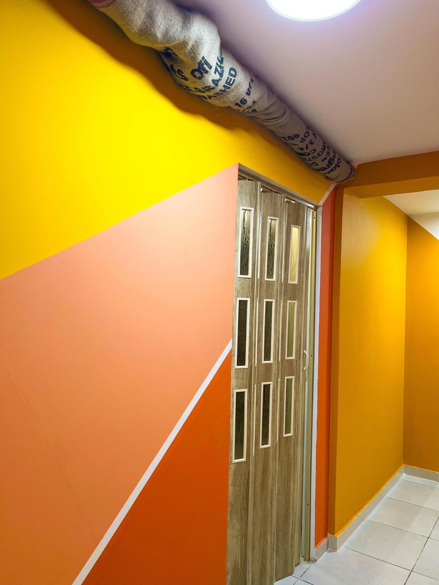 Blue Door Hostel Τίρανα Εξωτερικό φωτογραφία