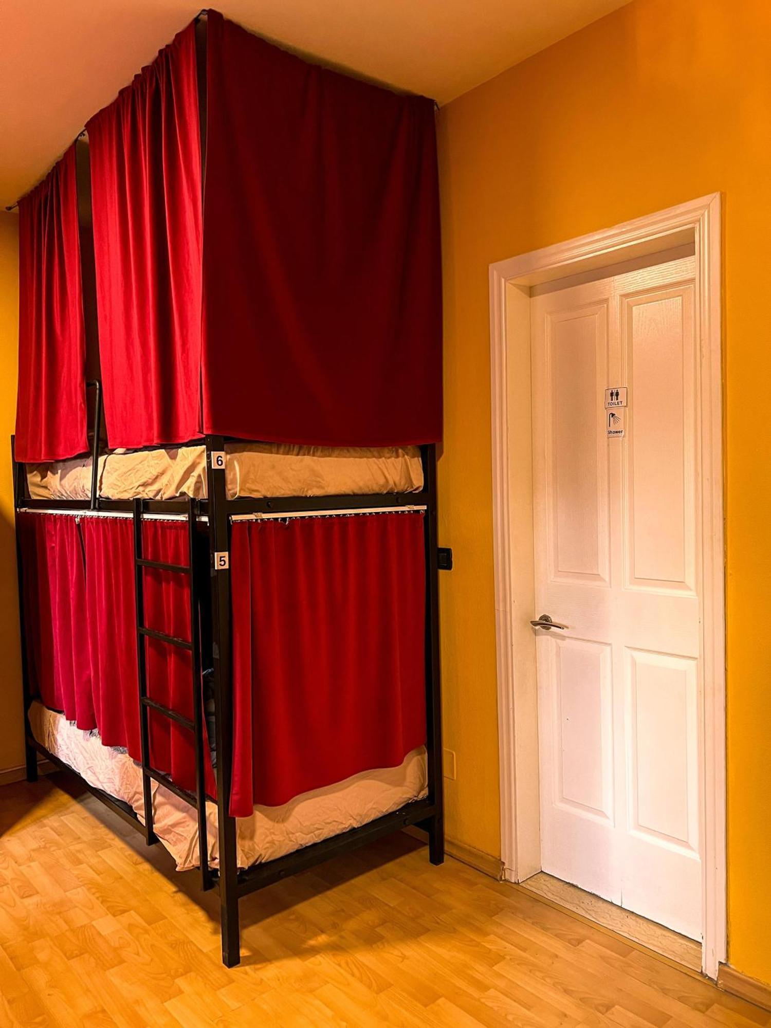 Blue Door Hostel Τίρανα Εξωτερικό φωτογραφία
