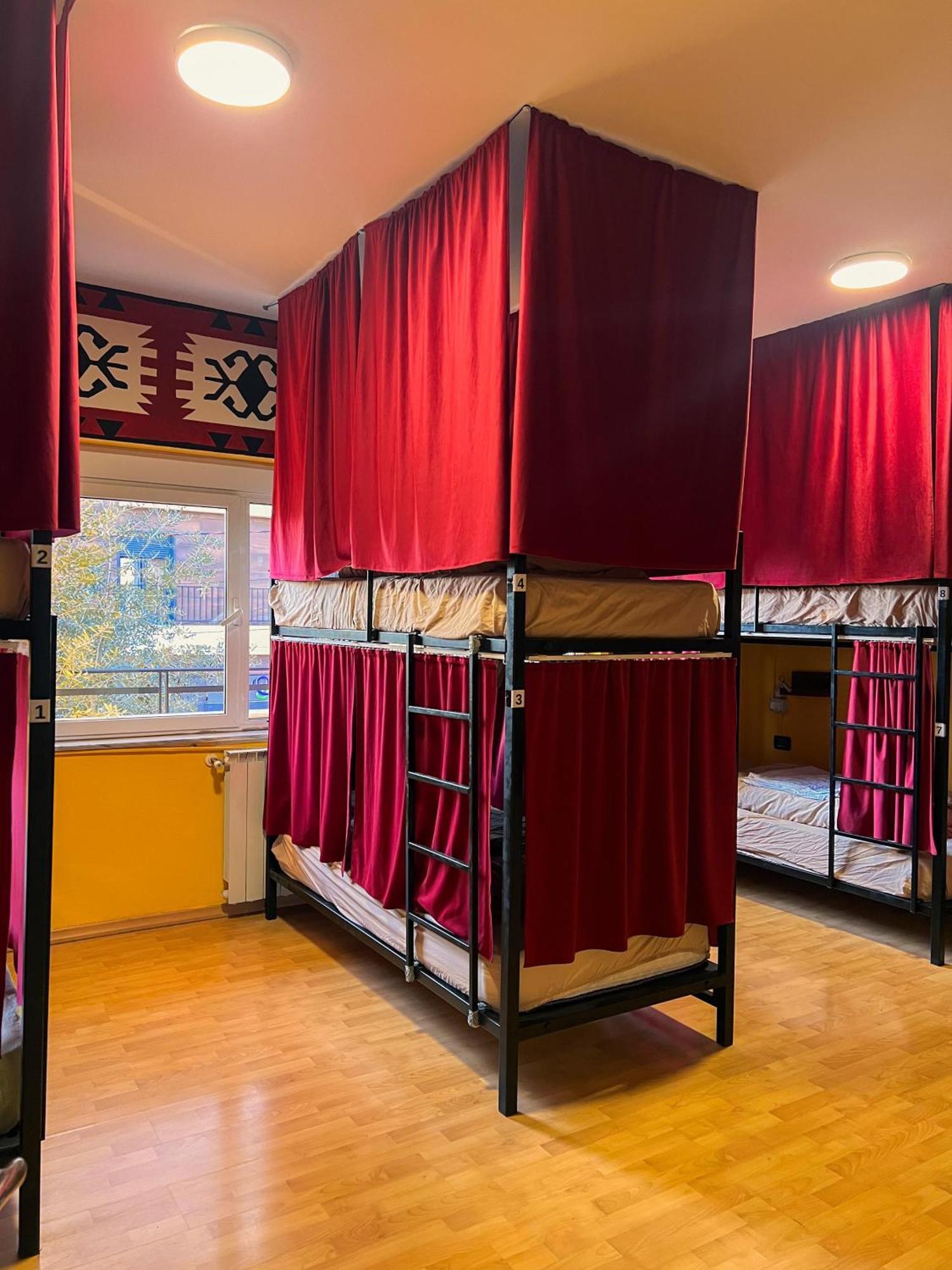 Blue Door Hostel Τίρανα Εξωτερικό φωτογραφία