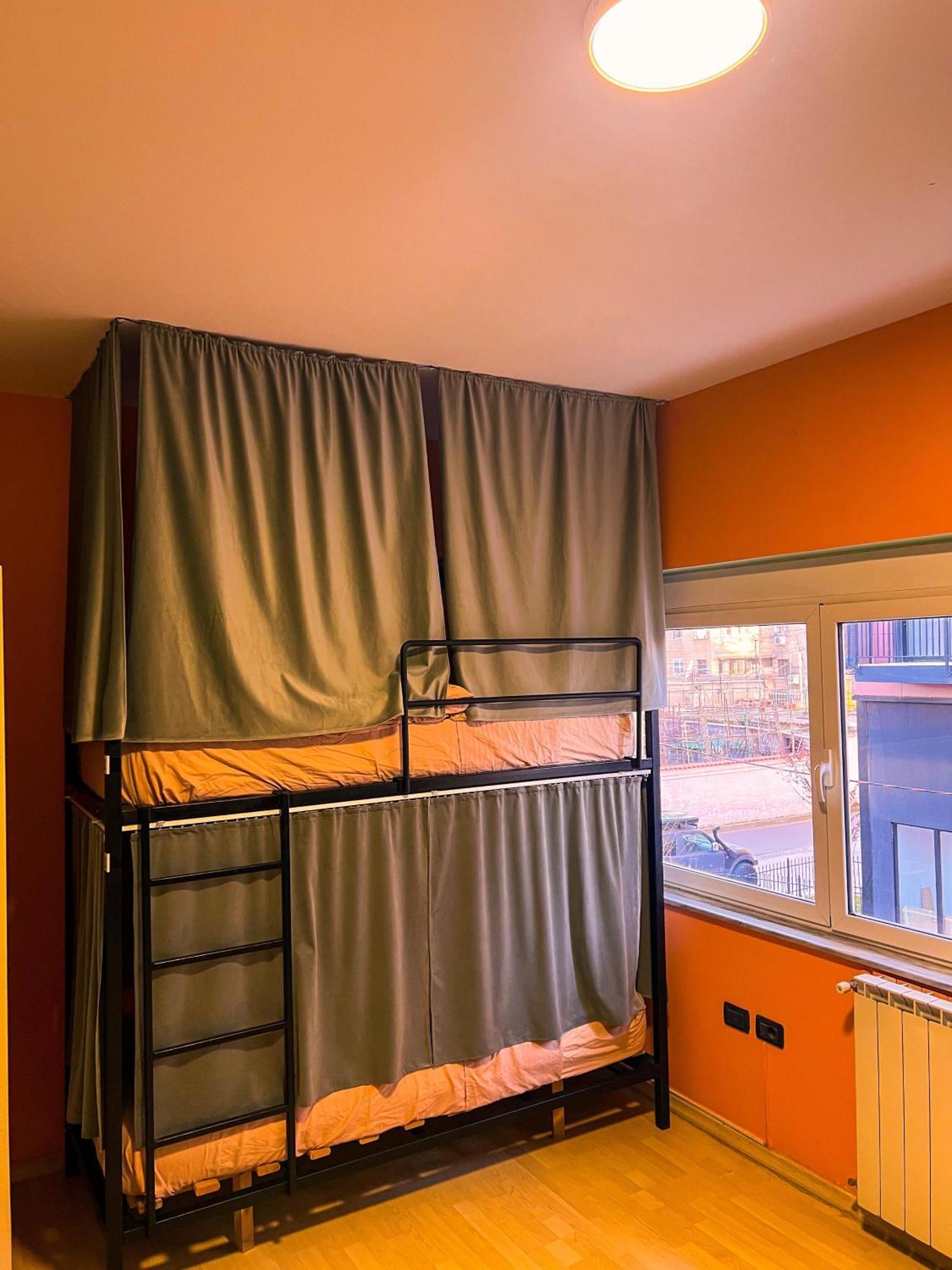 Blue Door Hostel Τίρανα Εξωτερικό φωτογραφία